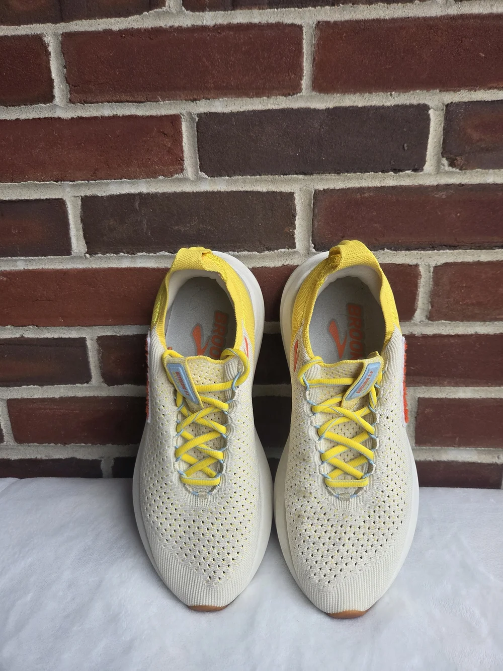 Brooks Glycerin StealthFit 22 Women’s 9.5 Cyber Yellow Running Shoes